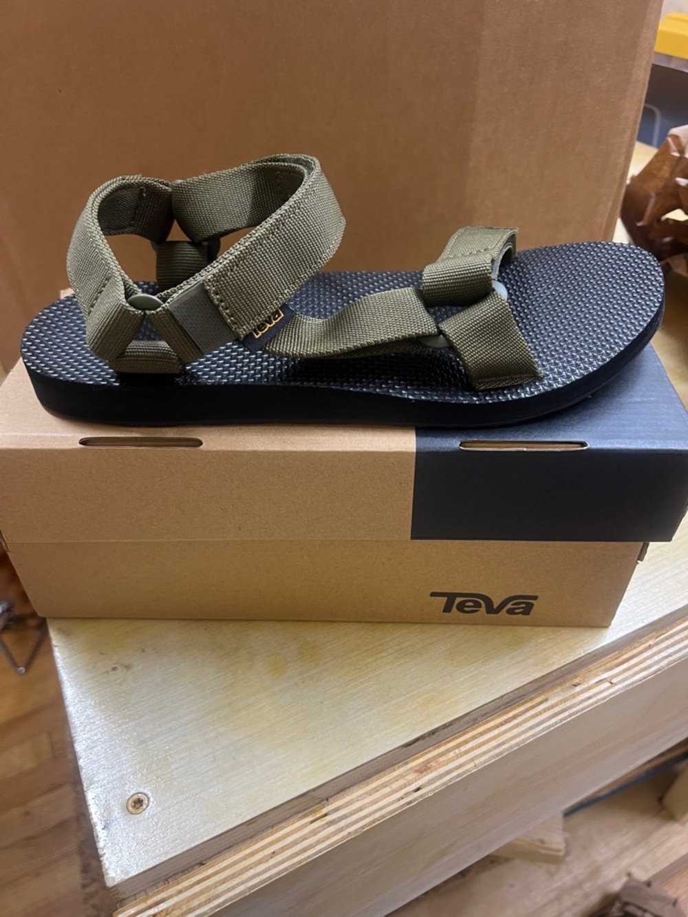 NWT M's Teva Orig. Universal Sandal- Olive